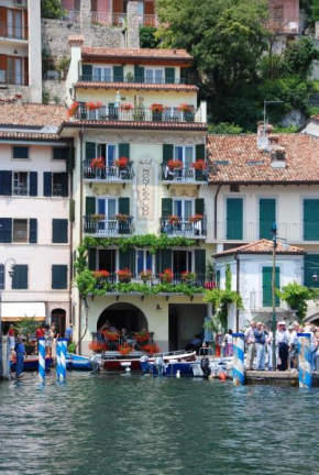 Отель Albergo Ristorante Montebaldo  Лимоне Дель Гарда